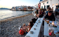 Гърците ще получават по €150 субсидия за почивка